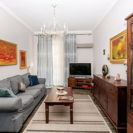 Charming & Authentic Gem - Walk To Port & Shops! Apartment Патра Екстериор снимка