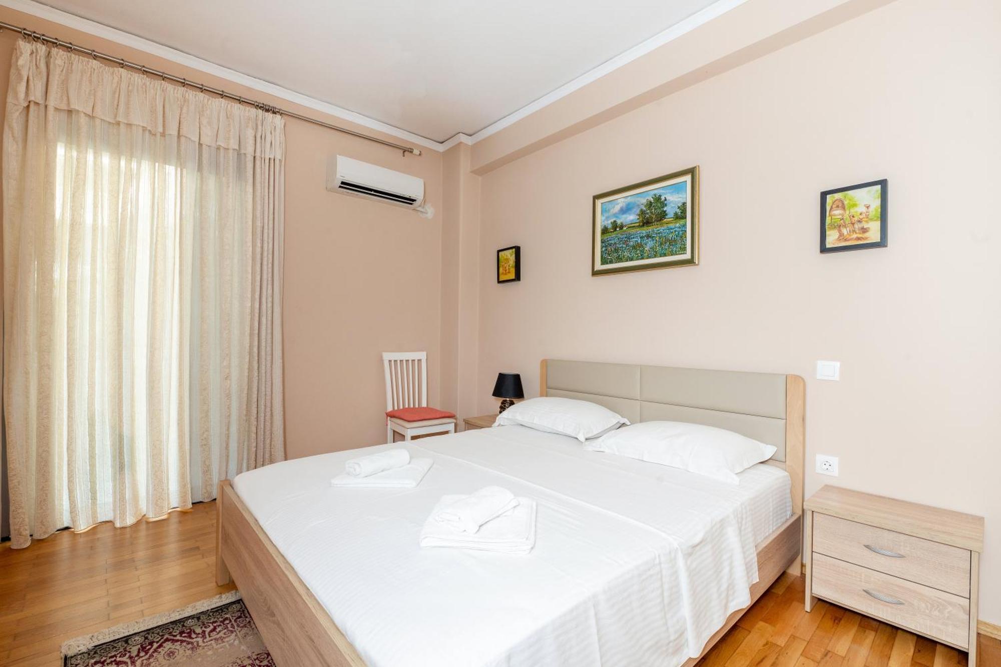 Charming & Authentic Gem - Walk To Port & Shops! Apartment Патра Екстериор снимка