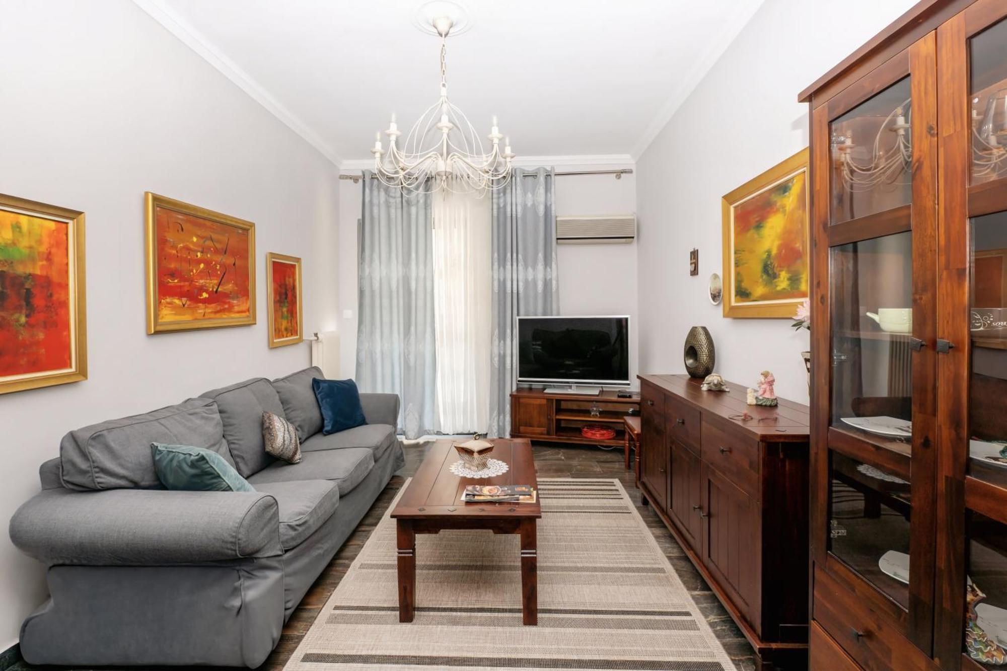 Charming & Authentic Gem - Walk To Port & Shops! Apartment Патра Екстериор снимка