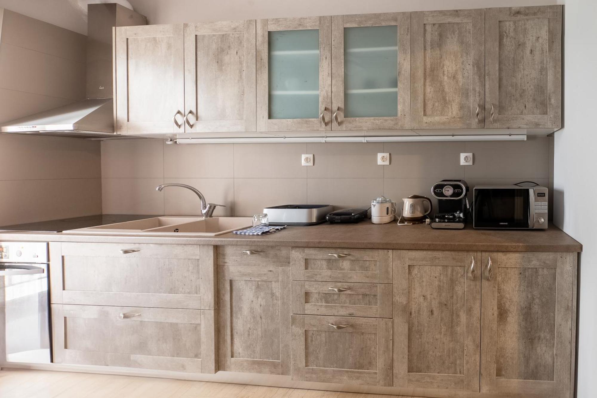 Charming & Authentic Gem - Walk To Port & Shops! Apartment Патра Екстериор снимка