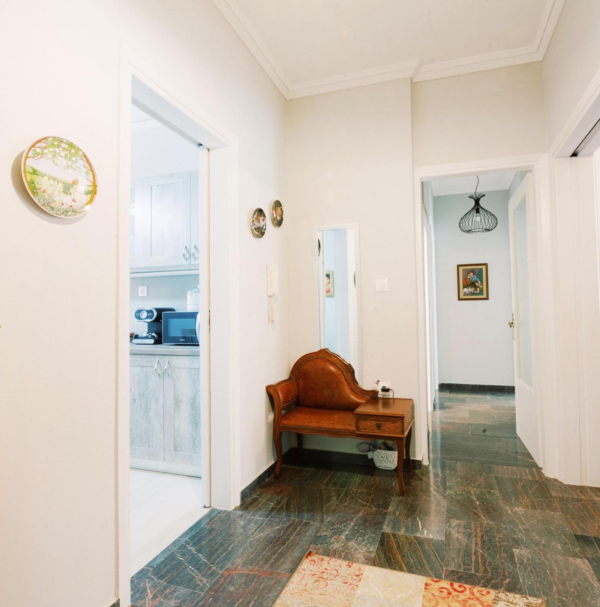 Charming & Authentic Gem - Walk To Port & Shops! Apartment Патра Екстериор снимка